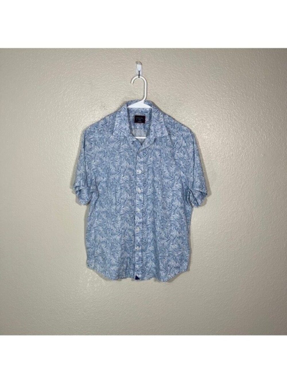 UnTuckit Shirt Mens Small Button Up Short Sleeve Linen Blue Leaf Print Casual